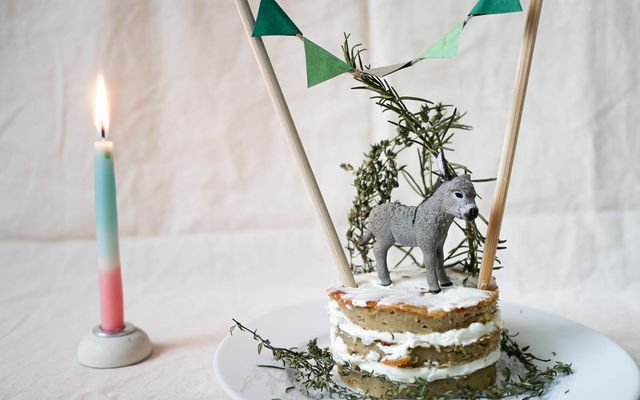 Babys erster, zuckerfreier Geburtstagskuchen
